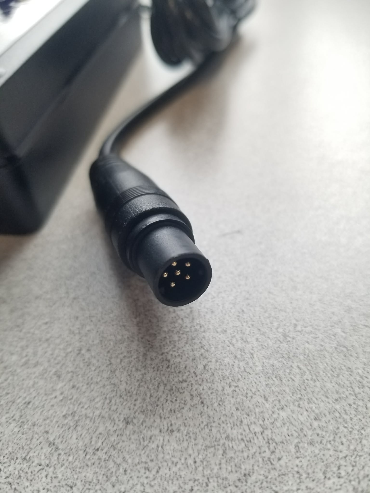 Qysea - V6 Series Parts - ROV Charger - 6pin - 5A