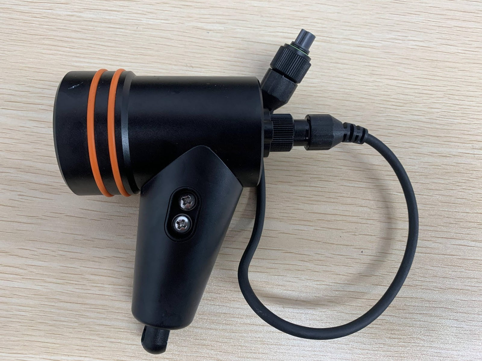 Chasing - M2 Pro Max right LED light