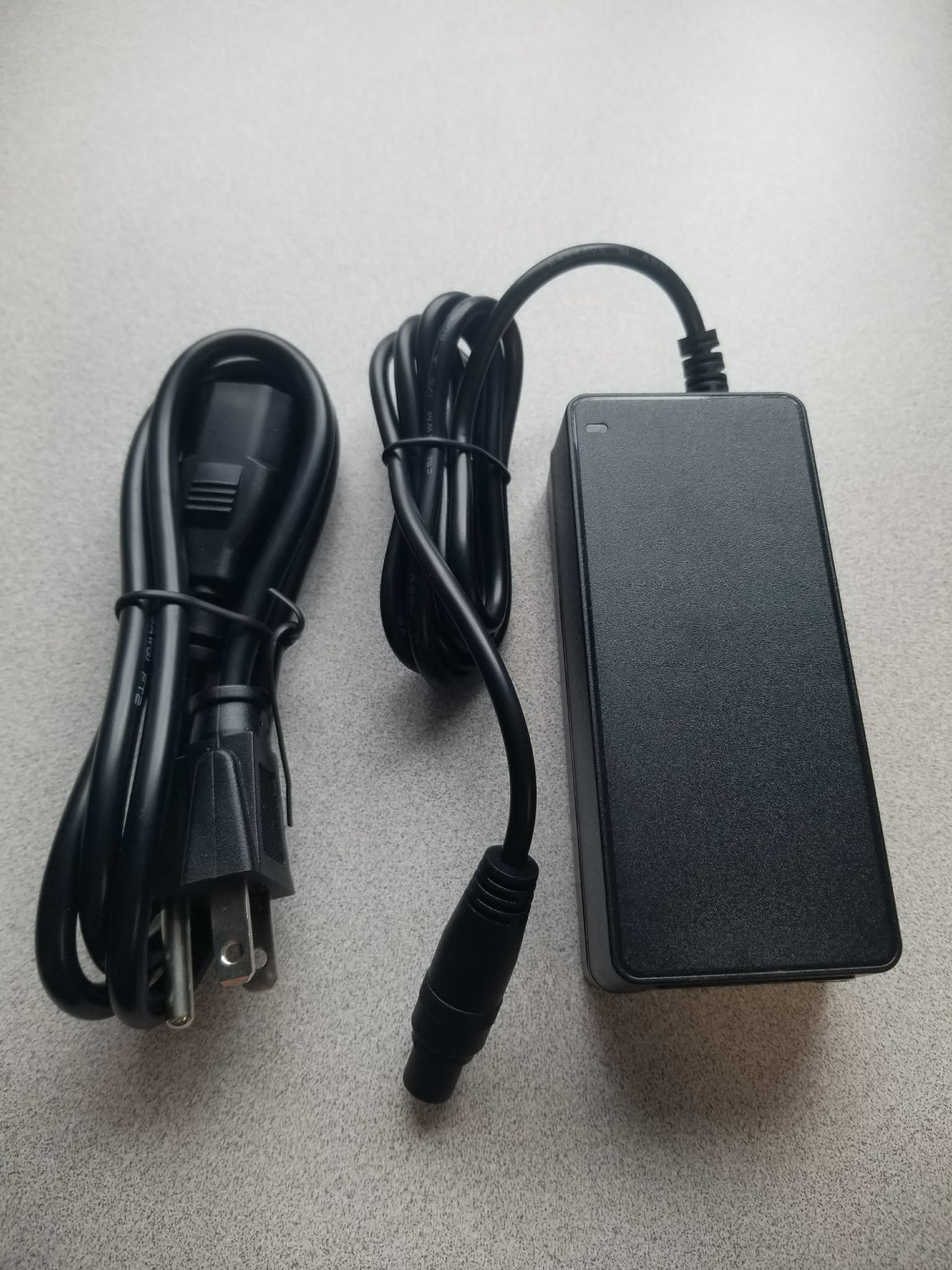 Qysea - V6 Series Parts - ROV Charger - 6pin - 5A